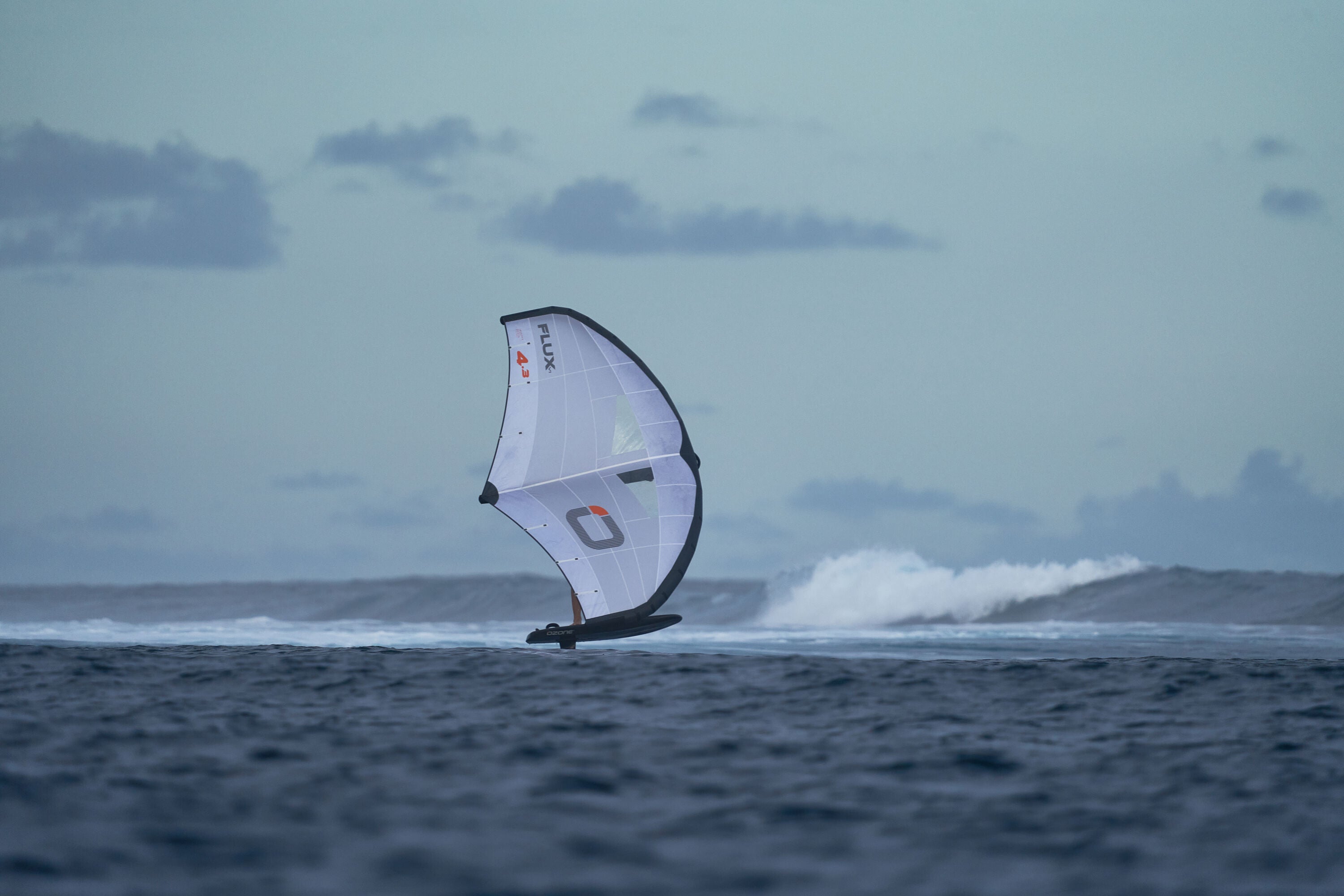 FLUX V1 Wing with bag and waist leash OZONE