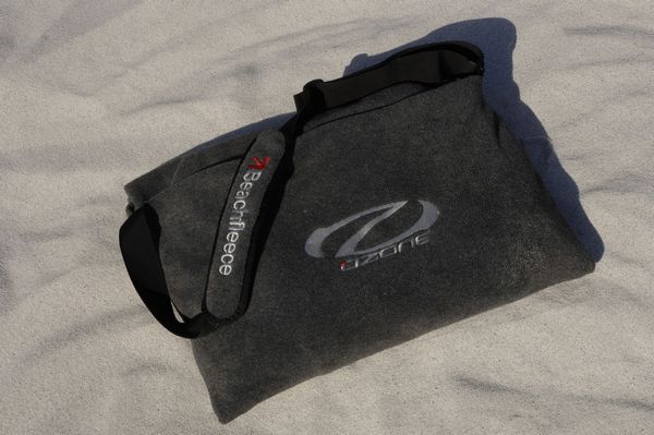 Beach Fleece - 2m2 Beach blanket with internal bag